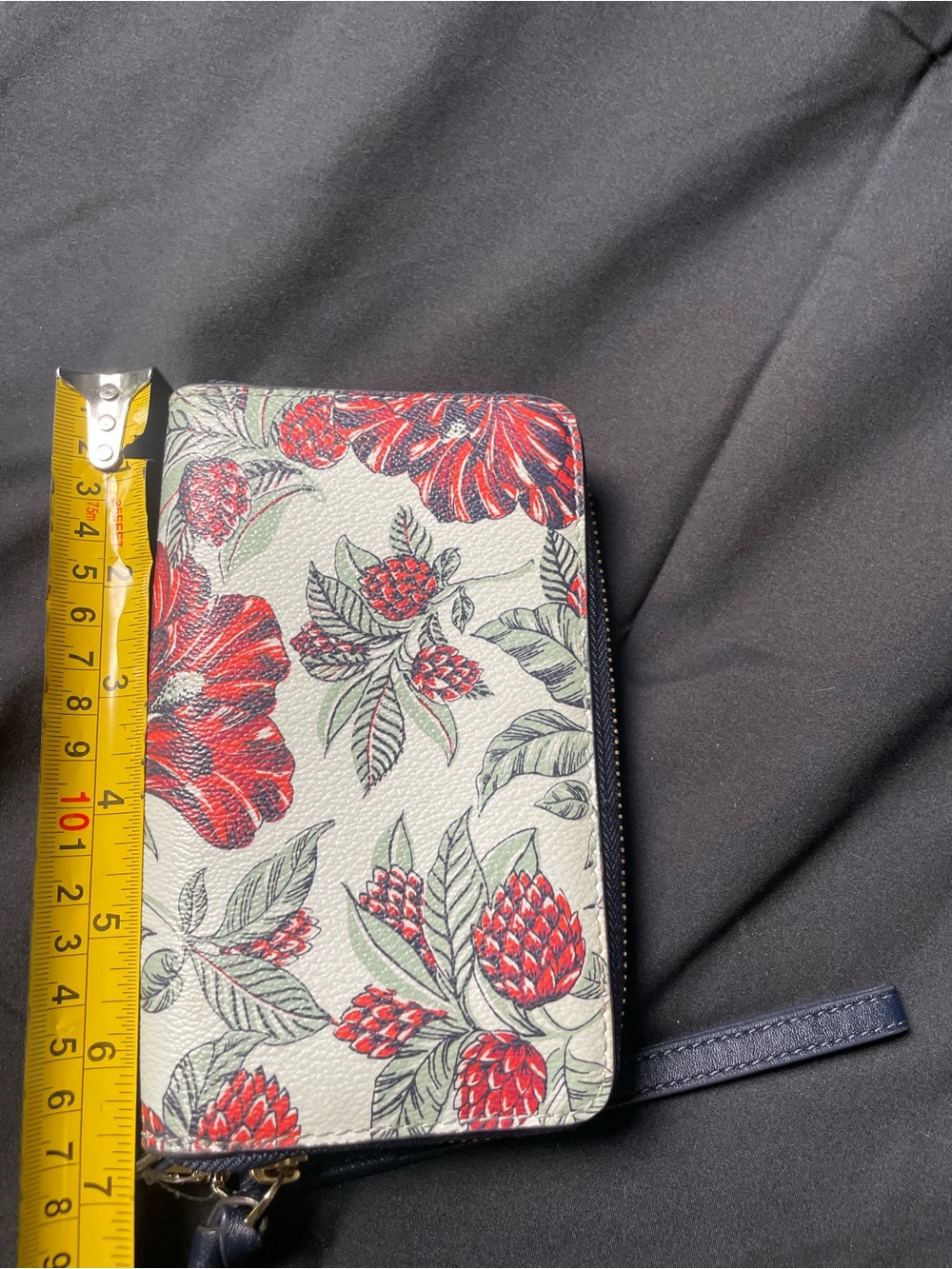 Tory Burch Cream Floral Leather Wristlet with Red Print - Picture 2 of 8